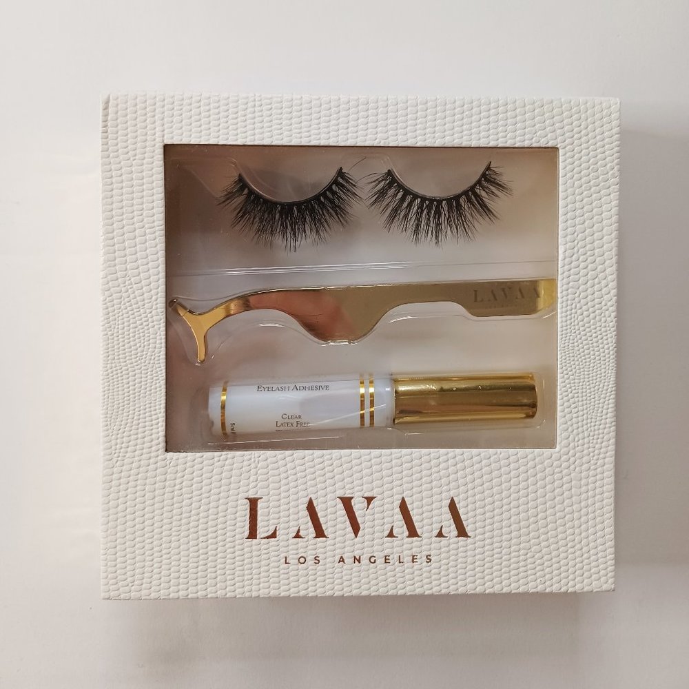 LAVAA Lashes Flirty 3D Mink Lash Set Adhesive Applicator Up to 30 Uses NIB NEW